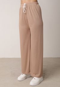 Born2be - Beżowy Komplet Oversize z Cyrkoniami T-shirt i Spodnie Arnatea. Kolor: beżowy. Wzór: aplikacja #8