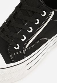 Born2be - Czarne Klasyczne Trampki na Grubej Podeszwie Araenes. Kolor: czarny. Materiał: jeans. Szerokość cholewki: normalna. Wzór: gładki. Styl: klasyczny #3