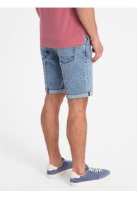 Ombre Clothing - Podwinięte jeansowe krótkie spodenki męskie z przeszyciami – jasnoniebieskie V1 OM-SRDS-0101 - XXL. Kolor: niebieski. Materiał: jeans. Długość: krótkie. Wzór: aplikacja. Sezon: lato #8