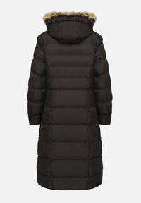 Born2be - Czarna Kurtka Pikowana Mocno Ocieplana z Kapturem z Futerkiem Gelirra. Okazja: na co dzień. Typ kołnierza: kaptur. Kolor: czarny. Materiał: futro. Długość rękawa: długi rękaw. Długość: długie. Styl: casual, elegancki #5