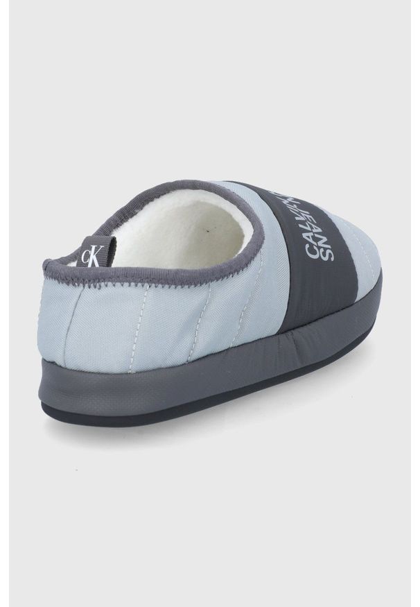 Calvin Klein Jeans Kapcie kolor szary. Kolor: szary. Materiał: materiał, włókno, guma