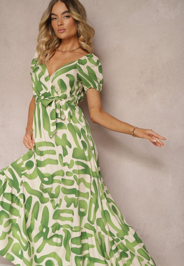 Renee - Zielona Sukienka z Wiskozy z Trójkątnym Dekoltem i Gumką w Pasie z Materiałowym Paskiem Viketa. Kolor: zielony. Materiał: materiał, wiskoza. Styl: elegancki
