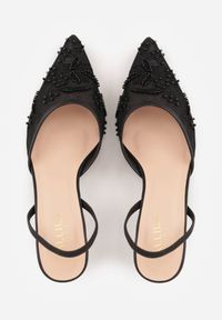 Renee - Czarne Siateczkowe Czółenka na Szpilce z Haftami i Perełkami Branira. Okazja: na imprezę. Zapięcie: pasek. Kolor: czarny. Wzór: haft. Obcas: na szpilce. Styl: elegancki #9