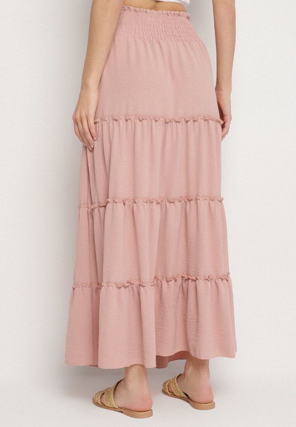 Born2be - Różowa Spódnica o Rozkloszowanym Kroju z Falbankami i Gumką w Talii Dovinala. Okazja: na co dzień. Kolor: różowy. Styl: casual, elegancki, klasyczny