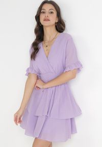 Born2be - Fioletowa Sukienka Mini z Gumką w Pasie i Falbankami Edeane. Typ kołnierza: kołnierz z falbankami. Kolor: fioletowy. Długość: mini #2