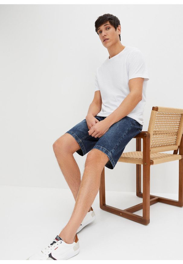 bonprix - Bermudy z gumką w talii ze stretchem, slim fit. Kolor: niebieski. Materiał: denim