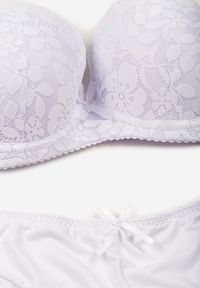 Renee - Biały Koronkowy Komplet Biustonosz i Majtki Figi w Klasycznym Stylu Ezirene. Kolor: biały. Materiał: koronka. Wzór: aplikacja, koronka #2