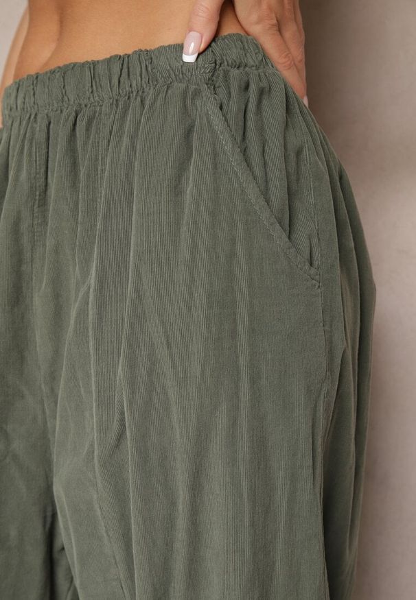 Renee - Ciemnozielone Bawełniane Spodnie High Waist o Szerokim Kroju Velili. Okazja: na co dzień. Stan: podwyższony. Kolor: zielony. Materiał: bawełna. Styl: casual, elegancki