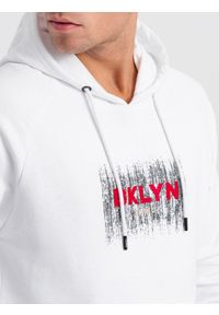Ombre Clothing - Męska klasyczna bluza kangurka z nadrukiem - biała V1. Typ kołnierza: kaptur. Kolor: biały. Materiał: poliester, bawełna. Wzór: nadruk. Styl: klasyczny #5