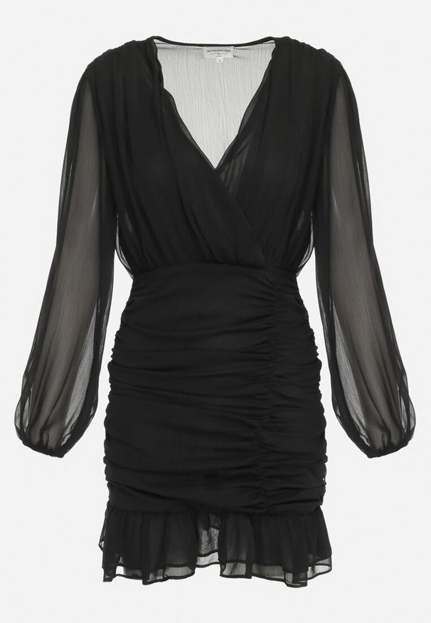 Born2be - Czarna Sukienka Mini Taliowana z Kopertową Górą i Marszczeniami Nolsama. Typ kołnierza: dekolt kopertowy. Kolor: czarny. Typ sukienki: kopertowe. Styl: elegancki, wizytowy, klasyczny. Długość: mini