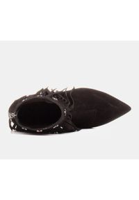 Marco Shoes Oryginalne botki zamszowe z ozdobnymi frędzlami czarne. Kolor: czarny. Materiał: zamsz
