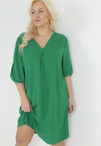 Born2be - Jasnozielona Sukienka Meganie. Kolekcja: plus size. Kolor: zielony. Materiał: koronka. Długość rękawa: długi rękaw. Wzór: koronka, gładki. Typ sukienki: dla puszystych. Styl: elegancki. Długość: midi