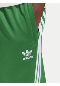 Adidas - adidas Spodnie dresowe adicolor SST IY7461 Zielony Regular Fit. Kolor: zielony. Materiał: syntetyk #4