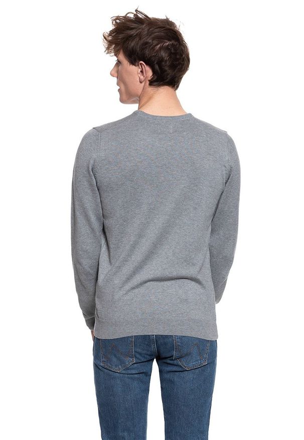 Mustang - MĘSKI SWETER MUSTANG Basic C-Neck Jumper MID GREY MELANGE 1006812 4140. Materiał: jeans, bawełna. Sezon: lato. Styl: elegancki, klasyczny