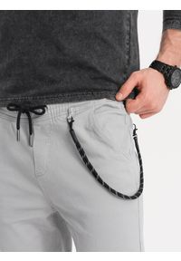Ombre Clothing - Spodnie męskie materiałowe JOGGERY z ozdobnym sznurkiem - jasnoszare V2 P908 - XXL. Kolor: szary. Materiał: materiał #9