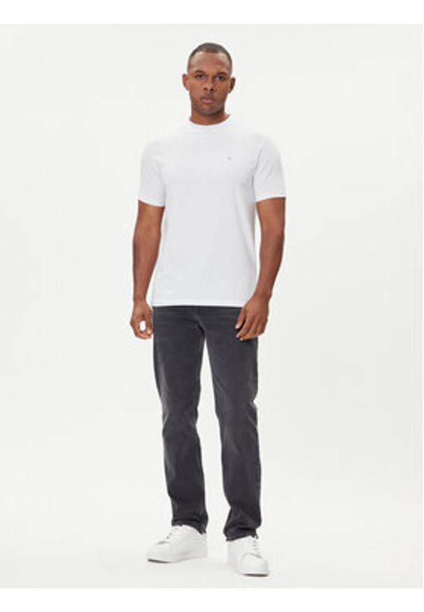 Karl Lagerfeld - KARL LAGERFELD T-Shirt 755053 554235 Biały Regular Fit. Typ kołnierza: dekolt w karo. Kolor: biały. Materiał: bawełna