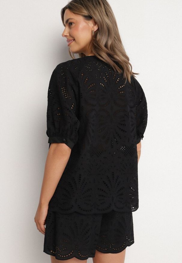 Born2be - Czarny Komplet Ażurowy z Bawełny i Wiskozy Bluzka z Szortami Halarella. Kolor: czarny. Materiał: wiskoza, bawełna. Wzór: ażurowy