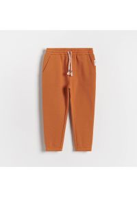 Reserved - Dresowe spodnie z kieszeniami - Brązowy. Kolor: brązowy. Materiał: dresówka #1