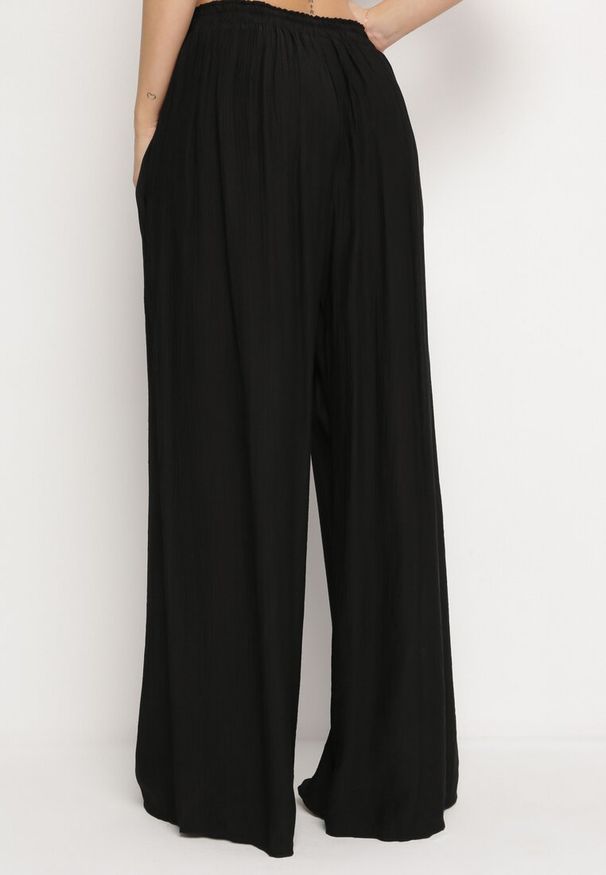Born2be - Czarne Szerokie Spodnie z Wiskozy z Kieszeniami Rowalle. Kolor: czarny. Materiał: wiskoza. Styl: elegancki