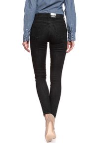 Wrangler - WRANGLER SKINNY RINSE BLACK W28KHS32R. Okazja: na co dzień. Długość: długie. Wzór: napisy, nadruk. Sezon: lato. Styl: klasyczny, casual, elegancki, wizytowy #7