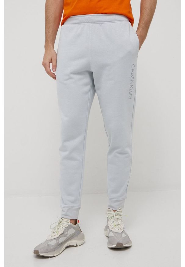 Calvin Klein Performance spodnie męskie kolor szary z nadrukiem. Kolor: szary. Wzór: nadruk