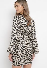 Born2be - Beżowa Sukienka Taliowana w Panterkę Suzamera. Kolor: beżowy. Materiał: materiał. Wzór: motyw zwierzęcy. Długość: mini #2