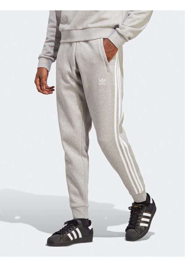 Adidas - adidas Spodnie dresowe Adicolor Classics 3-Stripes Joggers IA4795 Szary Fitted Fit. Kolor: szary. Materiał: dresówka, bawełna
