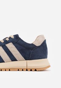 Renee - Granatowo-Beżowe Sneakersy ze Skóry Naturalnej z Paskami Kiarre. Okazja: na co dzień. Zapięcie: pasek. Kolor: niebieski. Materiał: skóra #9