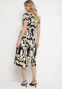 Born2be - Czarna Sukienka z Bawełny Ozdobiona Guzikami i Geometrycznym Wzorem Talissea. Okazja: na co dzień. Typ kołnierza: dekolt w kształcie V. Kolor: czarny. Materiał: bawełna. Wzór: geometria, aplikacja. Sezon: lato. Styl: casual #7