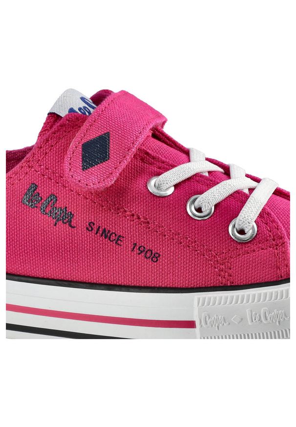 Różowe Trampki Dziecięce Lee Cooper Buty Na Rzepy. Okazja: na uczelnię. Zapięcie: rzepy. Kolor: różowy. Materiał: materiał, guma. Szerokość cholewki: normalna. Wzór: kolorowy