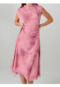 Sinsay - Asymetryczna sukienka midi z drapowanym dekoltem i marszczeniem - wielobarwny. Typ sukienki: asymetryczne. Długość: midi #1