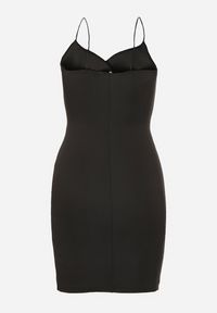Born2be - Czarna Dopasowana Sukienka z Rozcięciem na Nogę Lunitena. Kolor: czarny. Materiał: materiał. Typ sukienki: dopasowane. Styl: klasyczny, elegancki