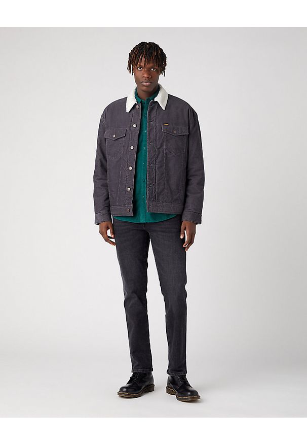 Wrangler - WRANGLER ANTIFIT SHERPA MĘSKA KURTKA SZTRUKSOWA SZTRUKS FADED BLACK W441WLXV6. Materiał: sztruks