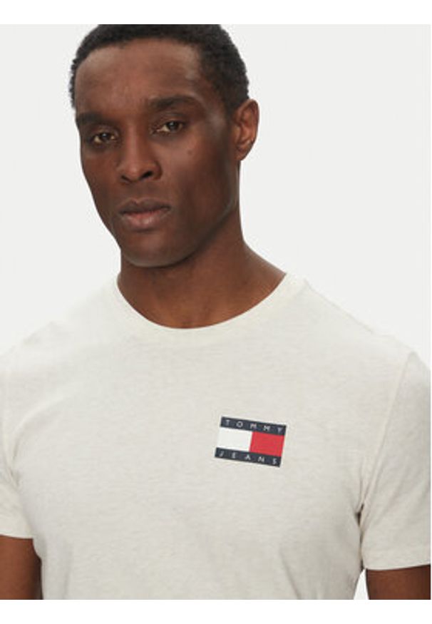 Tommy Jeans T-Shirt Essential DM0DM20740 Beżowy Slim Fit. Kolor: beżowy. Materiał: bawełna