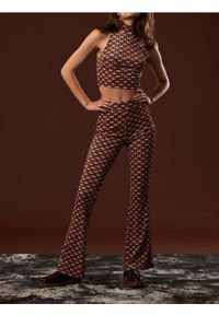 Sinsay - Bluzka typu crop z golfem i geometrycznym nadrukiem - brązowy. Typ kołnierza: golf. Kolor: brązowy. Wzór: nadruk, geometria #1