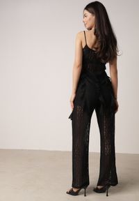 Born2be - Czarny Rustykalny Komplet z Koronką i Falbankami Top i Szerokie Spodnie Pretissa. Kolor: czarny. Materiał: koronka. Wzór: koronka #6