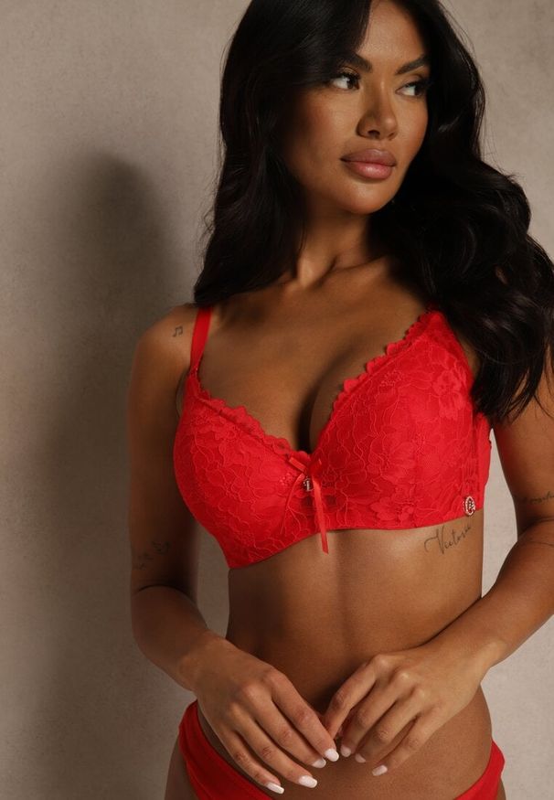 Renee - Czerwony Biustonosz Ozdobiony Koronką i Kokardką Aqiany. Kolor: czerwony. Materiał: koronka. Wzór: koronka, aplikacja