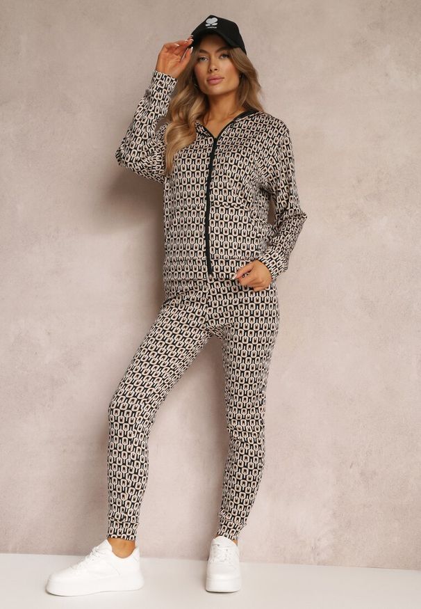 Renee - Beżowy 2-częściowy Komplet Dresowy z Bluzą i Spodniami Agasima. Kolor: beżowy. Materiał: dresówka. Wzór: geometria