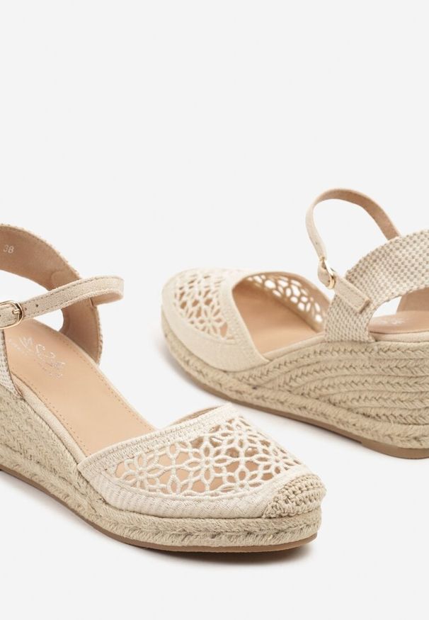 Born2be - Beżowe Ażurowe Sandały Espadryle na Koturnie z Plecionki Nusielis. Okazja: na co dzień. Zapięcie: pasek. Kolor: beżowy. Materiał: jeans, koronka. Wzór: ażurowy. Obcas: na koturnie. Styl: boho, casual