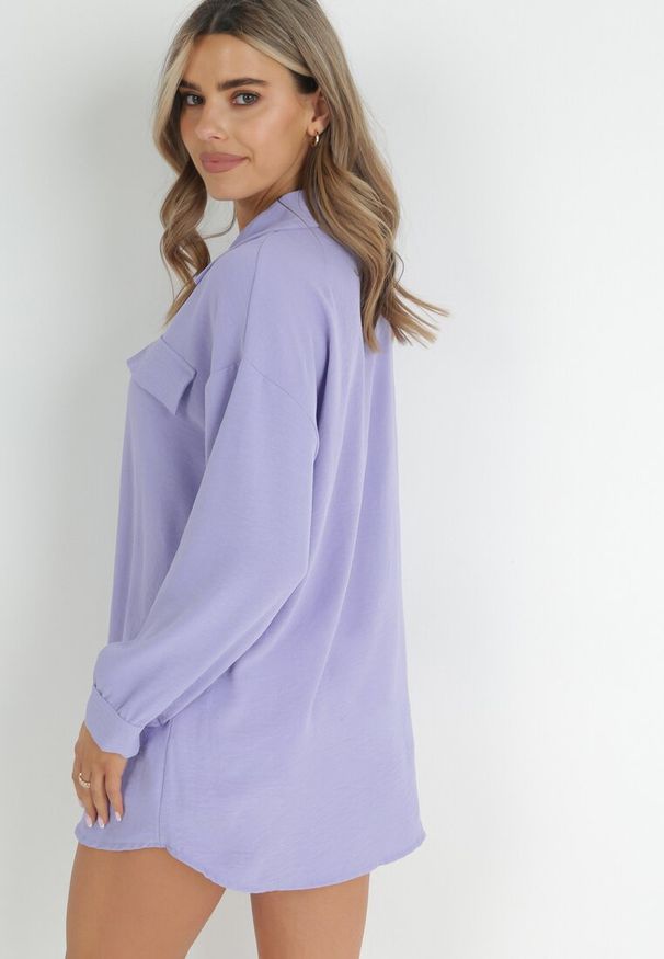 Born2be - Fioletowa Koszula z Kołnierzem i Ozdobnymi Klapami Keitlyn. Typ kołnierza: kołnierzyk klasyczny. Kolor: fioletowy. Materiał: jeans. Styl: klasyczny