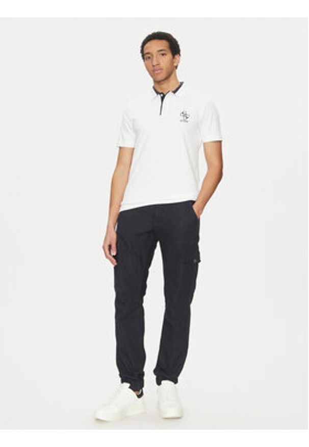 Guess Polo M5GP60 K7O64 Biały Slim Fit. Typ kołnierza: polo. Kolor: biały. Materiał: bawełna