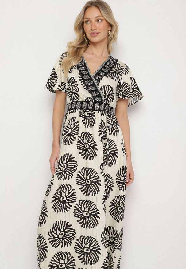 Born2be - Beżowo-Czarna Wiskozowa Sukienka Rozkloszowana z Kopertowym Dekoltem w Boho Wzór Paldena. Okazja: na co dzień, na imprezę. Typ kołnierza: dekolt kopertowy. Kolor: czarny. Materiał: wiskoza. Wzór: aplikacja. Sezon: lato. Typ sukienki: kopertowe. Styl: boho
