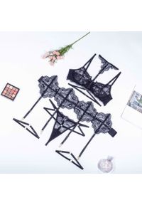 Intica - Koronkowy komplet bielizny z pasem do pończoch na romantyczny wieczór Fatinah. Kolor: czarny. Materiał: koronka. Wzór: koronka