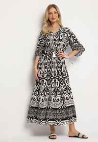 Born2be - Czarna Sukienka Bawełniana w Ornamentalny Wzór z Gumką w Talii Orrielle. Okazja: na co dzień. Typ kołnierza: dekolt w serek. Kolor: czarny. Materiał: bawełna. Typ sukienki: sportowe. Styl: casual, sportowy #1