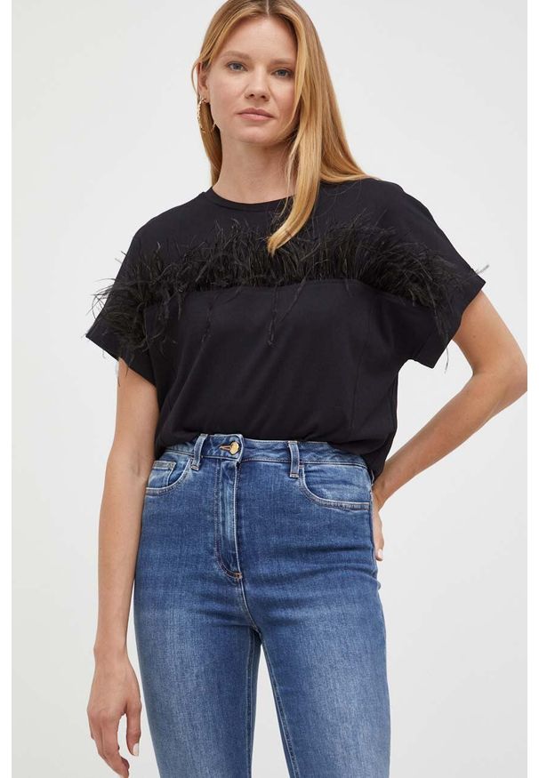 TwinSet - Twinset t-shirt bawełniany kolor czarny. Kolor: czarny. Materiał: bawełna. Długość rękawa: krótki rękaw. Długość: krótkie. Wzór: aplikacja. Styl: klasyczny
