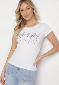 Born2be - Biały Bawełniane T-shirt z Cyrkoniami i Napisem Readia. Okazja: na co dzień. Kolor: biały. Materiał: bawełna. Wzór: napisy. Styl: klasyczny, casual #4