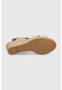 TOMMY HILFIGER - Tommy Hilfiger sandały SEASONAL WEBBING MID WEDGE damskie kolor beżowy na koturnie FW0FW07091. Zapięcie: klamry. Kolor: beżowy. Materiał: bawełna, guma. Obcas: na koturnie #4