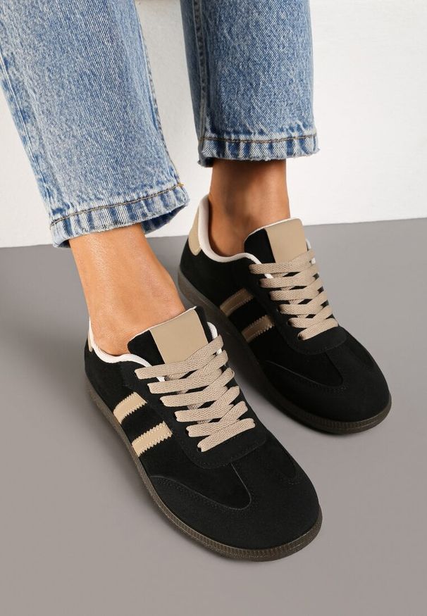 Born2be - Czarne Sneakersy z Imitacji Zamszu na Płaskiej Podeszwie Memeriana. Kolor: czarny. Materiał: zamsz. Szerokość cholewki: normalna. Obcas: na płaskiej podeszwie