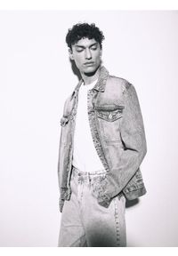 Reserved - Jeansy loose z efektem sprania - niebieski. Kolor: niebieski