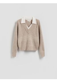 Reserved - Sweter z wełną - beżowy. Kolor: beżowy. Materiał: wełna